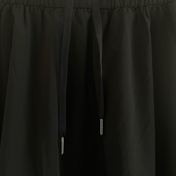 NWT Lulu Lemon High-Low Black Skirt. Size 6 - Picture 6 of 7